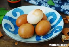 鸡蛋隔夜放冰箱可以吃吗,鸡蛋打开了放冰箱第二天可以吃吗