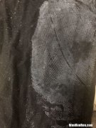 白胶粘衣服上怎么洗掉,衣服不小心沾了白乳胶，应该如何清洗？