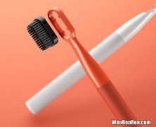 新牙刷使用前怎么处理,新买的牙刷第一次使用前需要拿开水烫一下或者怎么处