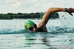 跑步后可以游泳吗,刚进行完大强度的运动，如跑步或者打篮球，可以马上游泳吗？