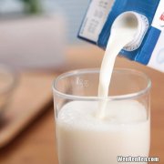 过期牛奶洗脸的正确方法,用牛奶洗脸的正确方法是怎样的?